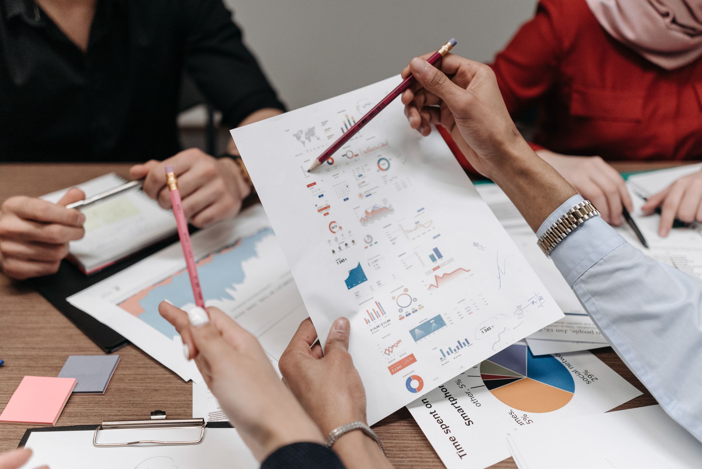 Konsultasi bisnis bersama tim
